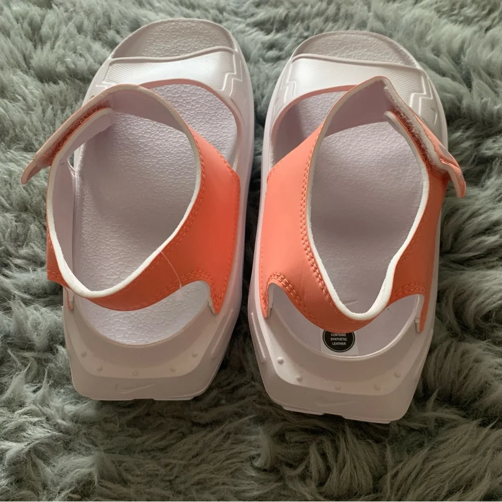 Women’s 8.5 / GS 7Y NIKE Playscape Crimson Bliss Lightweight Strap Sandals NWOT